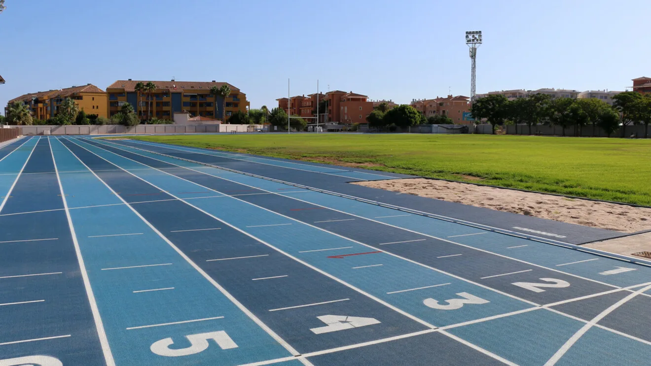 Pista de atletismo del polideportivo de Dénia