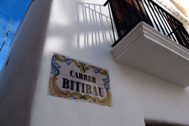 Imagen: Placa del carrer Bitibau
