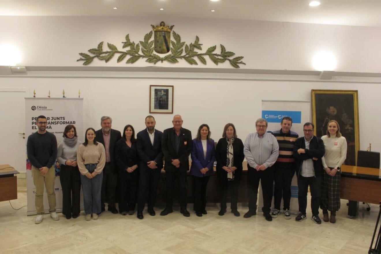 Corporación municipal en la presentación de Dénia Ciutat del Pensament