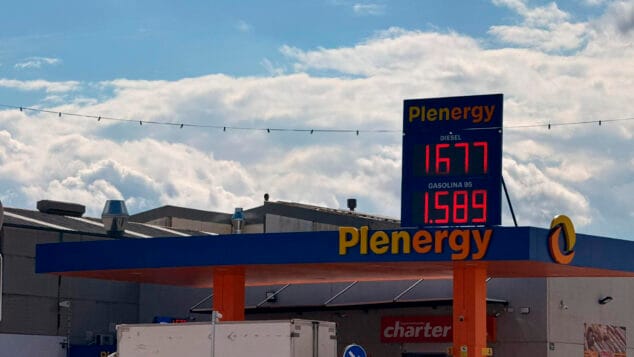 rotulos de una gasolinera de benissa el 9 de marzo de 2026