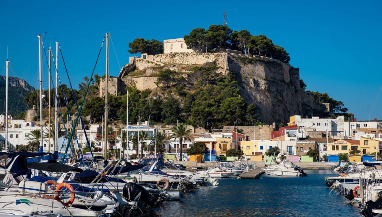 Si vienes a Dénia es obligatorio ver el castillo desde el puerto