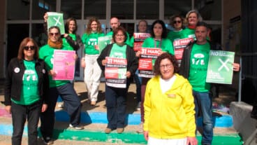 «Nos dirigimos a una huelga indefinida»: sindicatos y docentes de la Marina Alta consideran una «burla» el decálogo de Conselleria 3 sindicatos y docentes de la marina alta se reunen en el ies maria ibars de denia