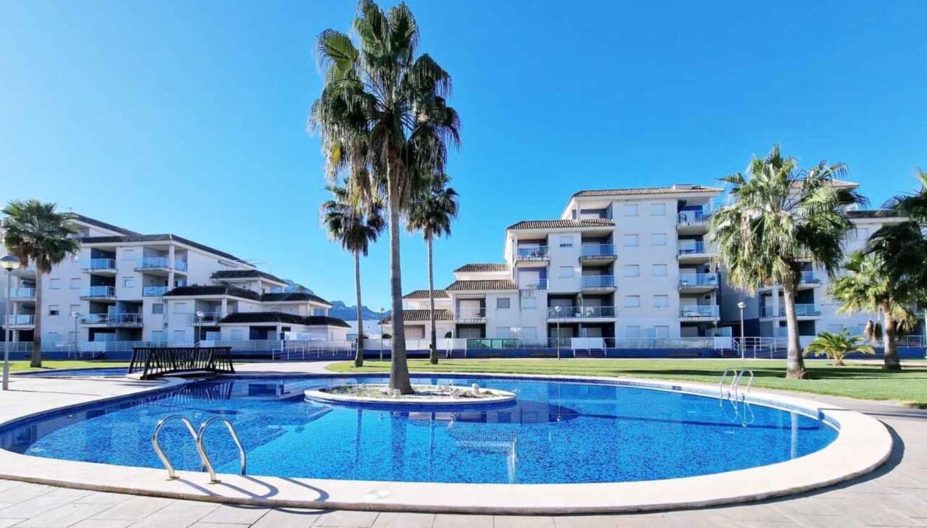 Terraza exterior para disfrutar del clima mediterráneo en El Verger