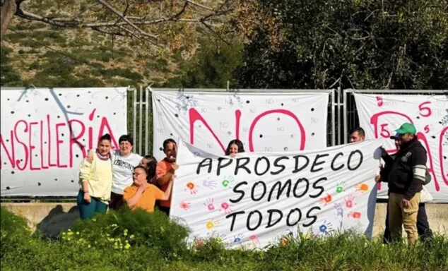 Imagen: Usuarios de Aprosdeco denuncian el impago de Conselleria