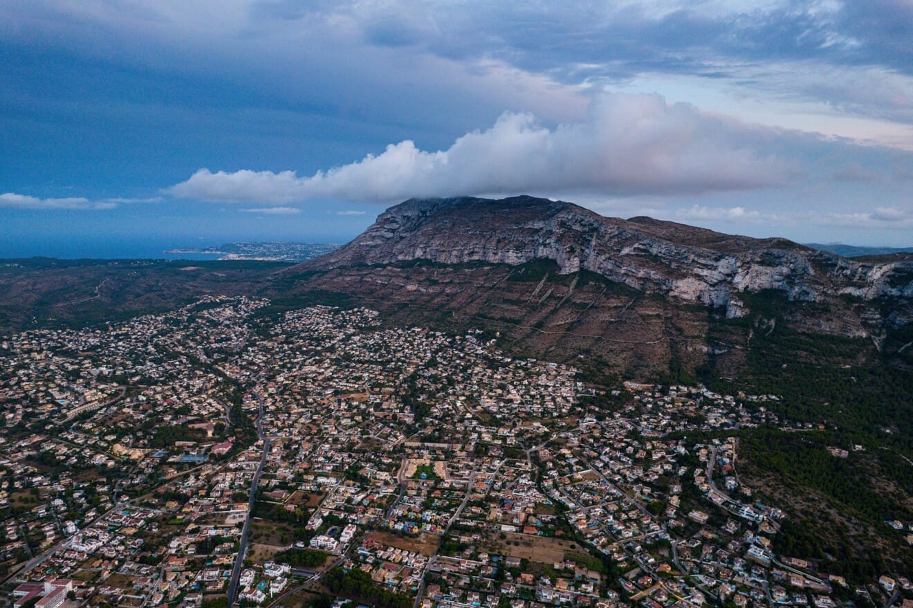 Vista aérea del Montgó desde Dénia