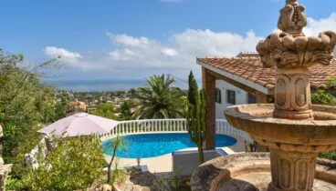 Vistas panorámicas al mar Mediterráneo y al Montgó desde la villa