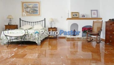Vivienda con jardín y múltiples estancias en el Montgó
