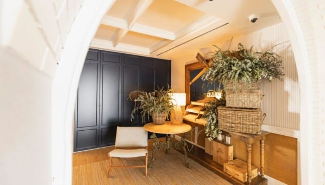 zona comun interior del hotel los angeles denia