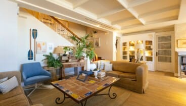 Zona interior de descanso en Hotel Los Ángeles Dénia