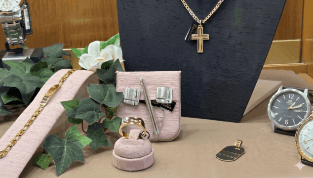 accesorios masculinos de alta joyeria para un novio con personalidad propia