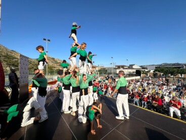 actuacion de la muixeranga de la marina alta en la trobada de rafol