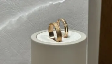 Alianzas de boda Ele Ka diseñadas totalmente a medida en nuestro taller