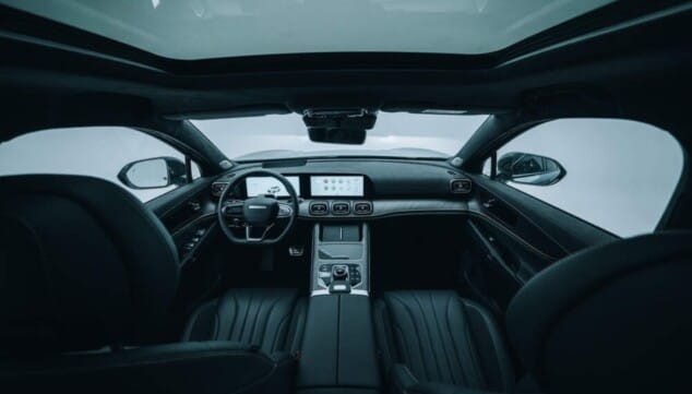 JAECOO 8 SHS en España: ¿El mejor SUV de 7 plazas con etiqueta CERO? 19 ambiente interior de lujo con iluminacion ambiental y materiales nobles del nuevo jaecoo 8 shs