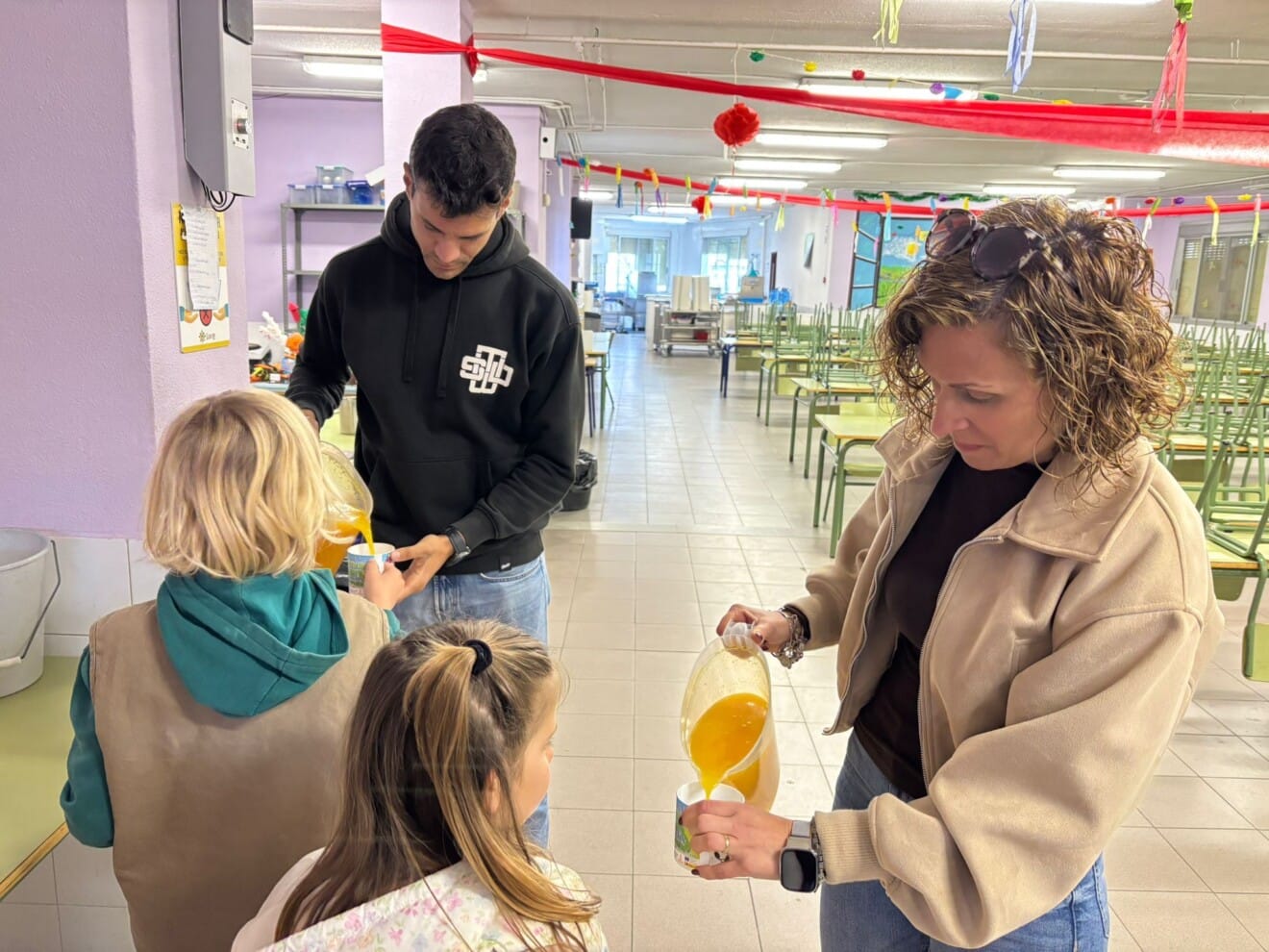 Desayuno en el CEIP Llebeig: el sencillo truco para que no sobre ni una gota de zumo