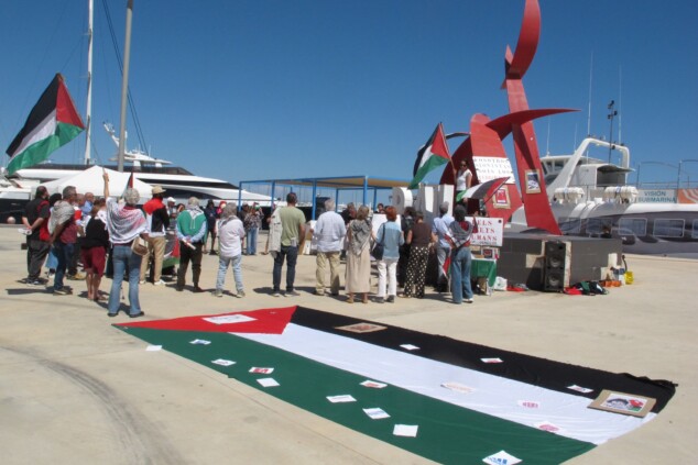 concentracion por la paz en el puerto de denia 10