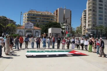 Concentración por la paz en el puerto de Dénia 12