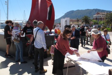 Concentración por la paz en el puerto de Dénia 2