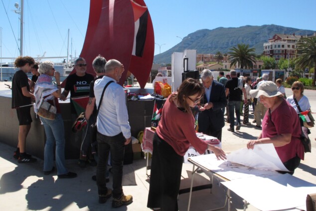 concentracion por la paz en el puerto de denia 2