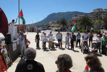 Concentración por la paz en el puerto de Dénia 5