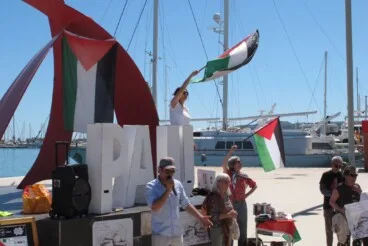 Concentración por la paz en el puerto de Dénia 6