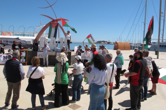 concentracion por la paz en el puerto de denia 7