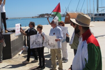 Concentración por la paz en el puerto de Dénia 8