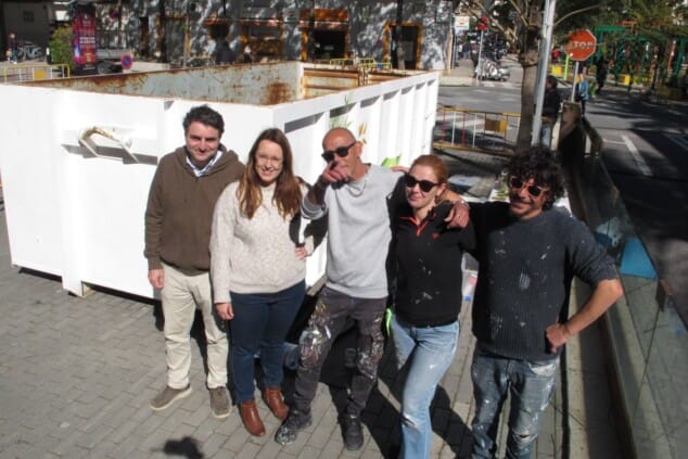 Una propuesta vecinal lleva el arte urbano a los contenedores de poda de Dénia 9 contenedores de poda en denia transformados en arte urbano por muralistas locales 4