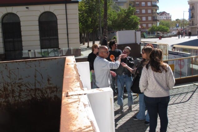 Una propuesta vecinal lleva el arte urbano a los contenedores de poda de Dénia 6 contenedores de poda en denia transformados en arte urbano por muralistas locales 7