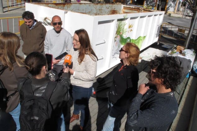 Una propuesta vecinal lleva el arte urbano a los contenedores de poda de Dénia 5 contenedores de poda en denia transformados en arte urbano por muralistas locales 8