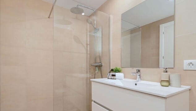 diseno contemporaneo con esencia mediterranea