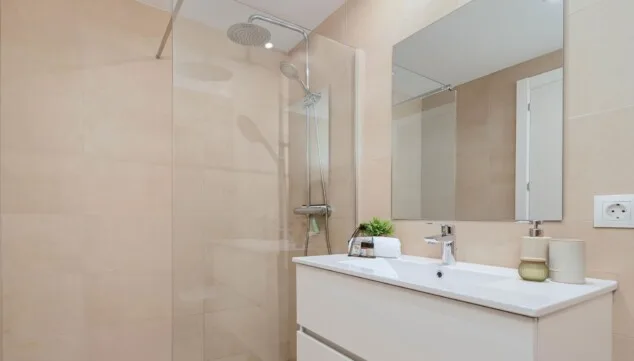 Marina Real III: comodidad moderna junto al puerto de Denia 13 diseno contemporaneo con esencia mediterranea