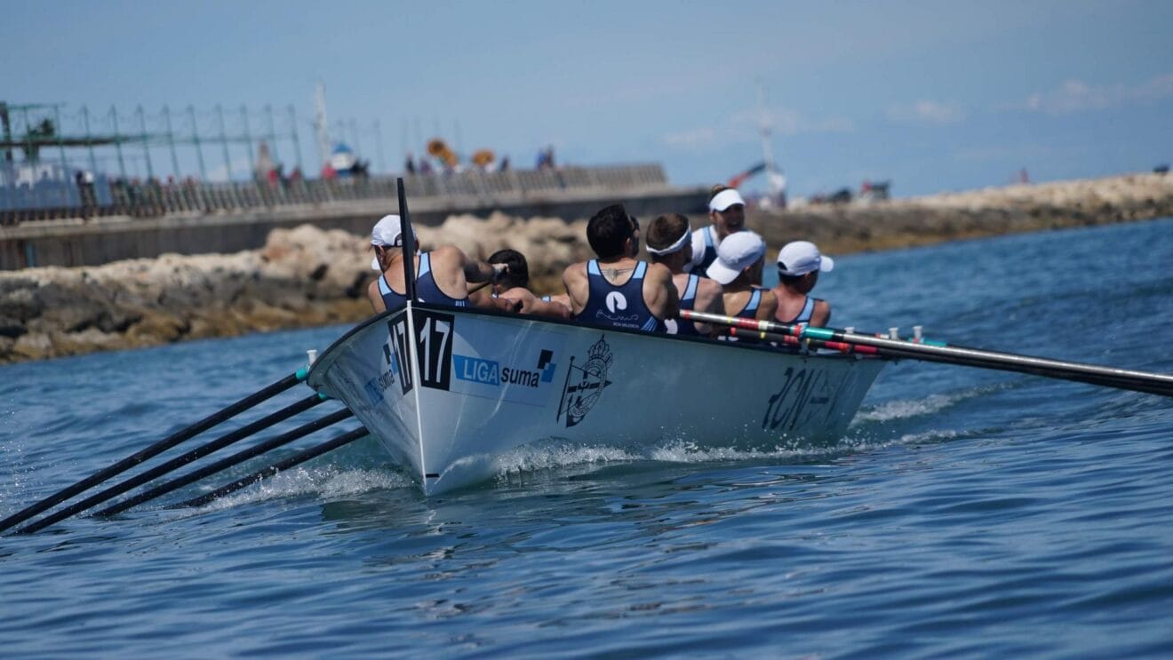 Equipo del Real Club Náutico de Valencia en una regata de la Liga Suma