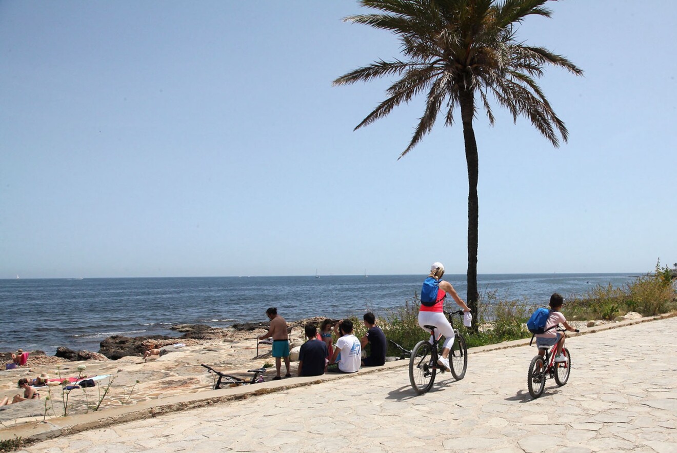 Día de calor en las playas de Dénia