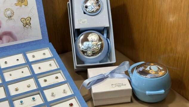 el chupetero de plata personalizado que combina elegancia y seguridad para el recien nacido