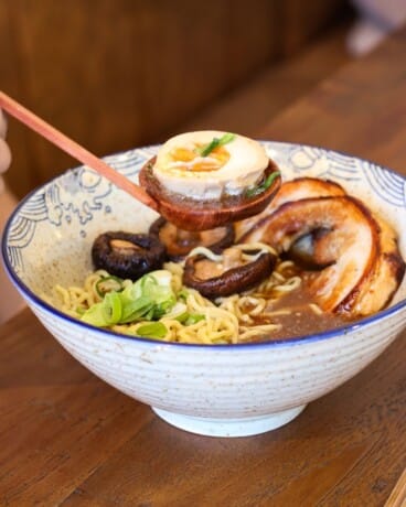 Experiencias sensoriales que combinan gastronomía y música en vivo