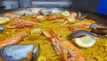 Fideuá de marisco elaborada con fondo de pescado de lonja