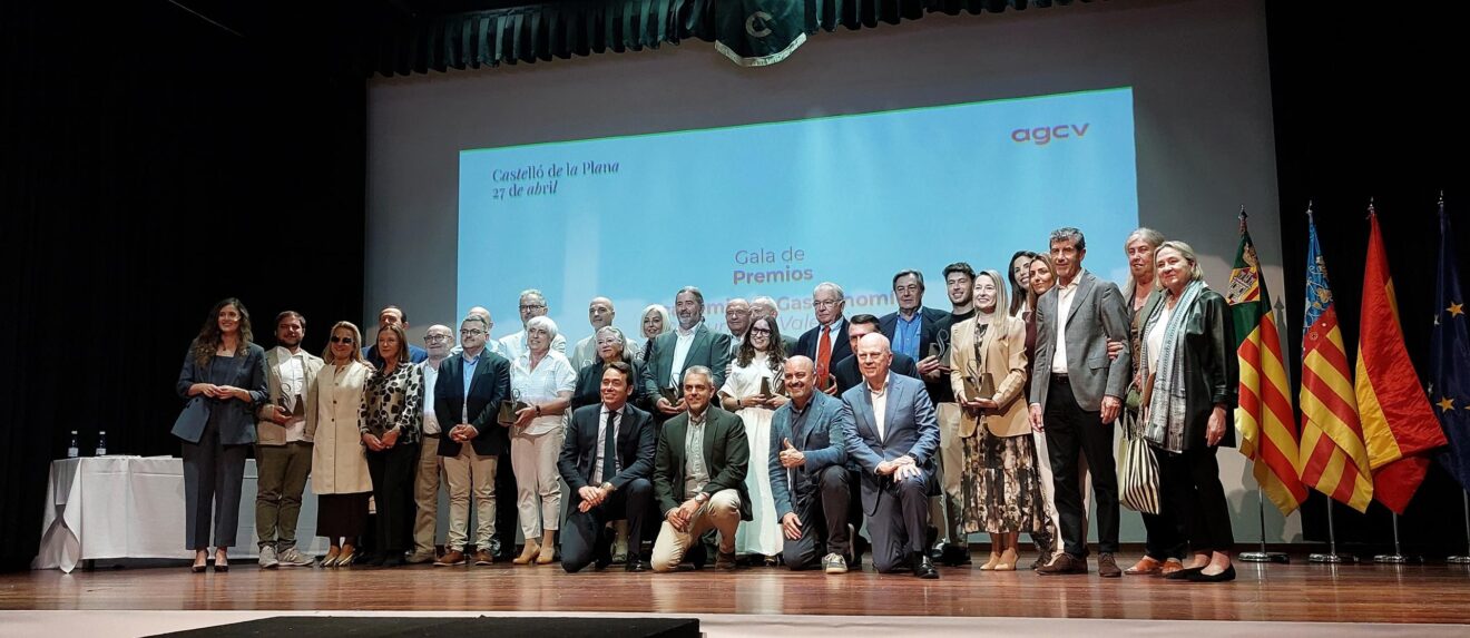 Foto de grupo de los premiados en la Gala de la Academia de Gastronomía de la Comunidad Valenciana