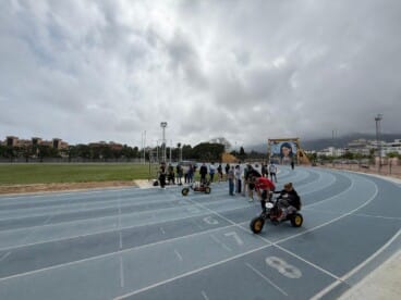 Las pistas de atletismo acogieron los circuitos de movilidad adaptada con vehículos especializados durante toda la mañana