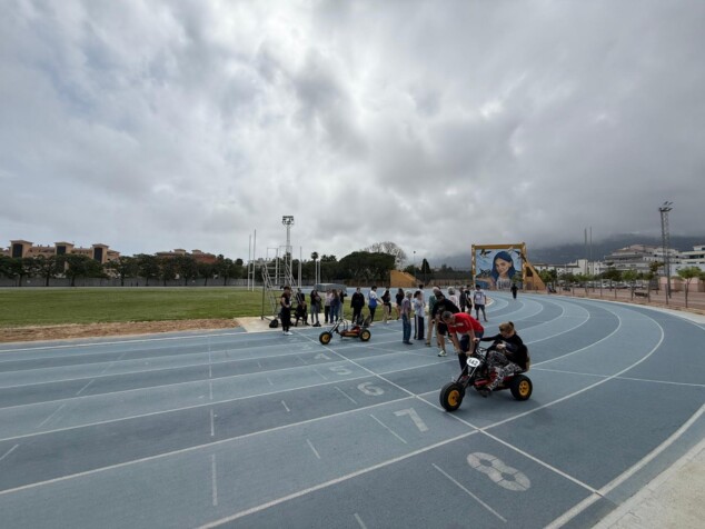 Imagen: Las pistas de atletismo acogieron los circuitos de movilidad adaptada con vehículos especializados durante toda la mañana