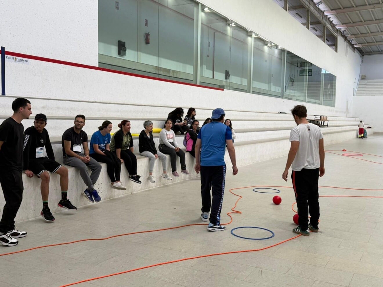 El trinquete municipal sirvió de escenario para las dinámicas de grupo y talleres de coordinación