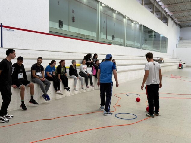 Imagen: El trinquete municipal sirvió de escenario para las dinámicas de grupo y talleres de coordinación