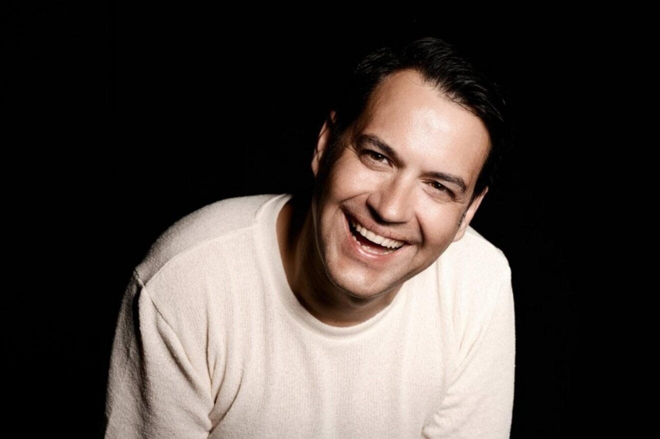 Retrato promocional del tenor Jesús Álvarez