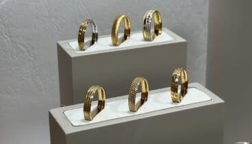 La exclusiva alianza tricolor de Ele Ka que combina tres tonos de oro con elegancia