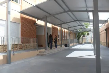 M. Josep Ripoll, regidora de Territorio de Dénia, y Laura Grimalt, regidora de Educación de Jesús Pobre, visitan el colegio Pare Pere