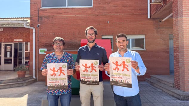 Imagen: Miquel Ivars, representante del CEE Raquel Payà, David Ribes y Jaume Sendra, representantes del Grupo Avantcem