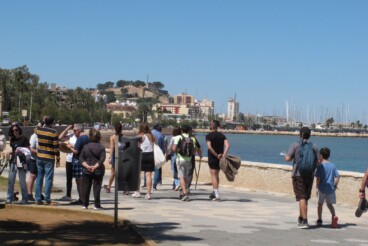 Paseo de la Marineta de Dénia lleno de turistas durante esta Pascua