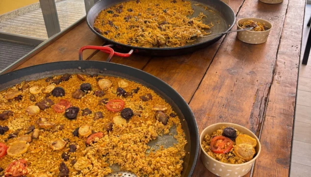 Invitados felices, anfitrión tranquilo: la nueva forma de servir paella en casa 7 rescata la tradicion con recetas que combinan fuego lento producto local y mucho carino jpg