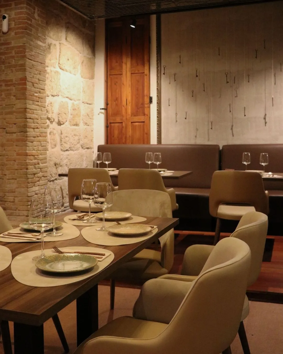 Tonos cálidos que refuerzan la esencia de la brasa