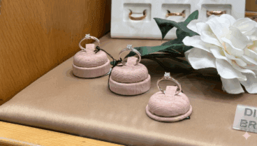 Un solitario de diamantes excepcional para una pedida de mano llena de magia