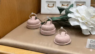 Un solitario de diamantes excepcional para una pedida de mano llena de magia